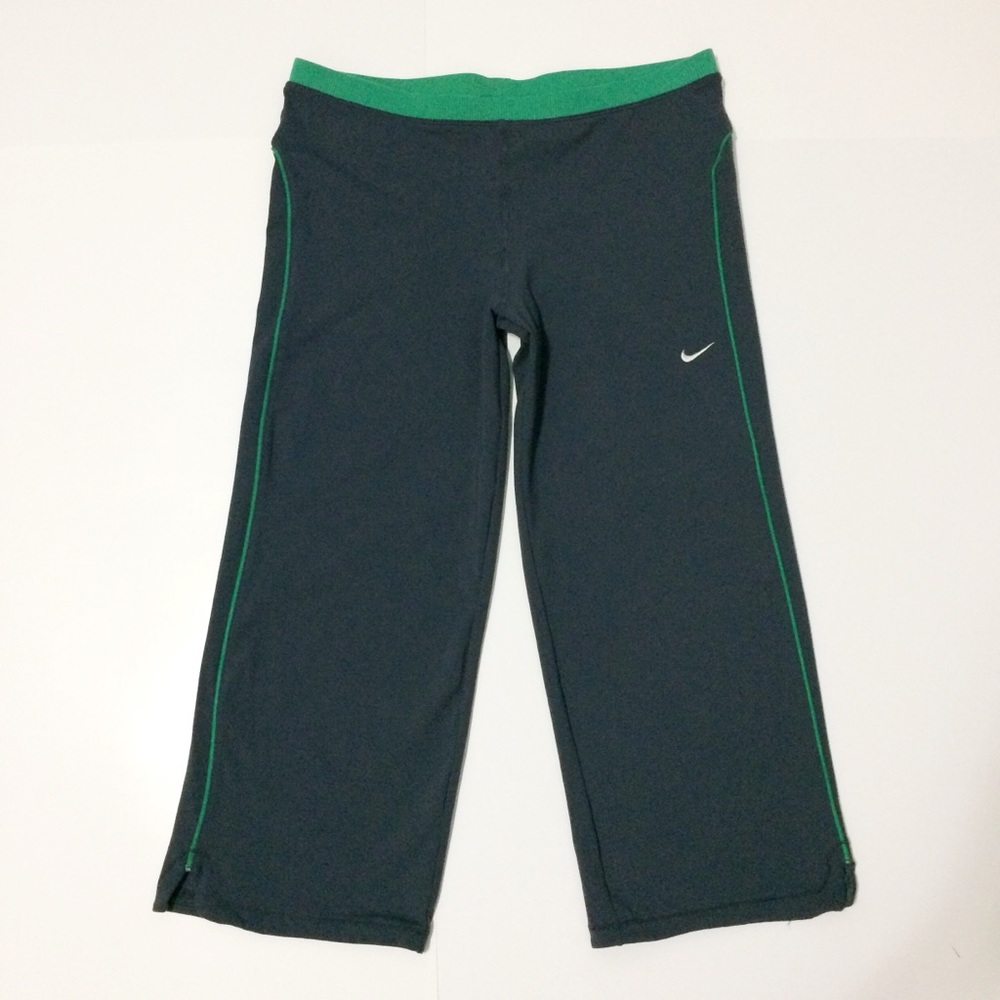 NIKE Fit-Dry Capri Leggings | Grey | Size Medium